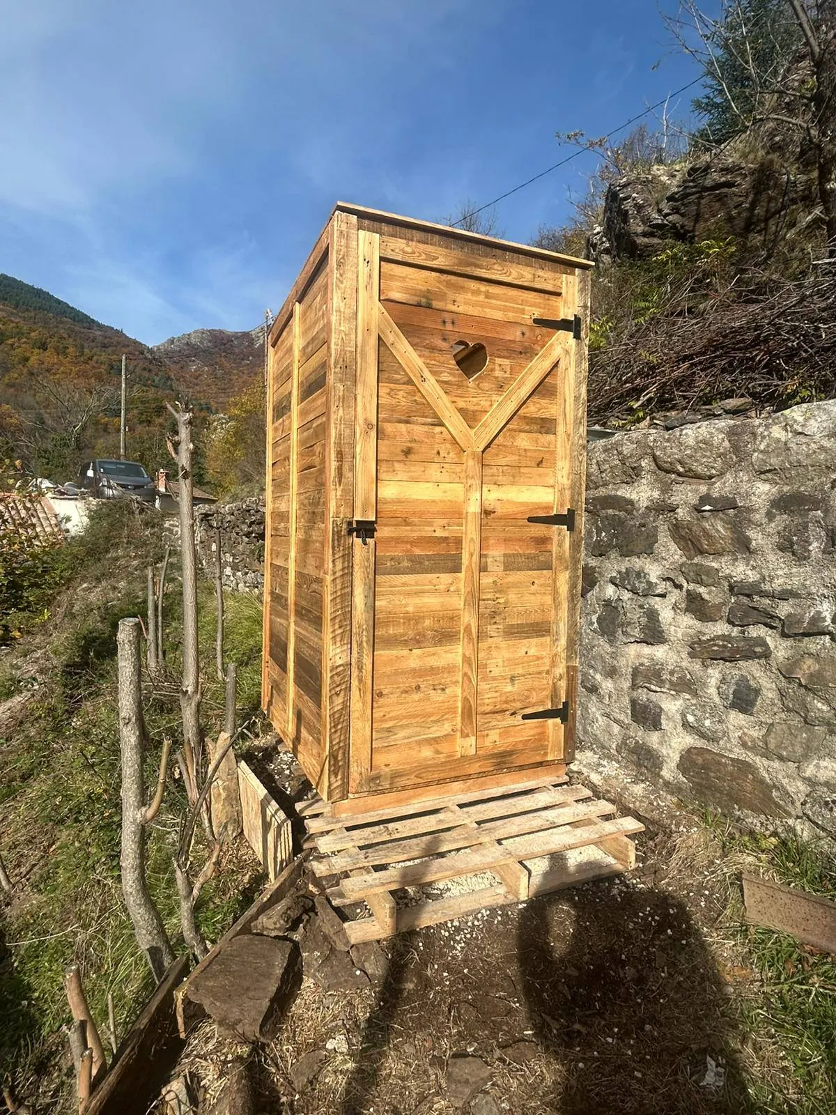 Toilettes sèches partagées, propres et nettes