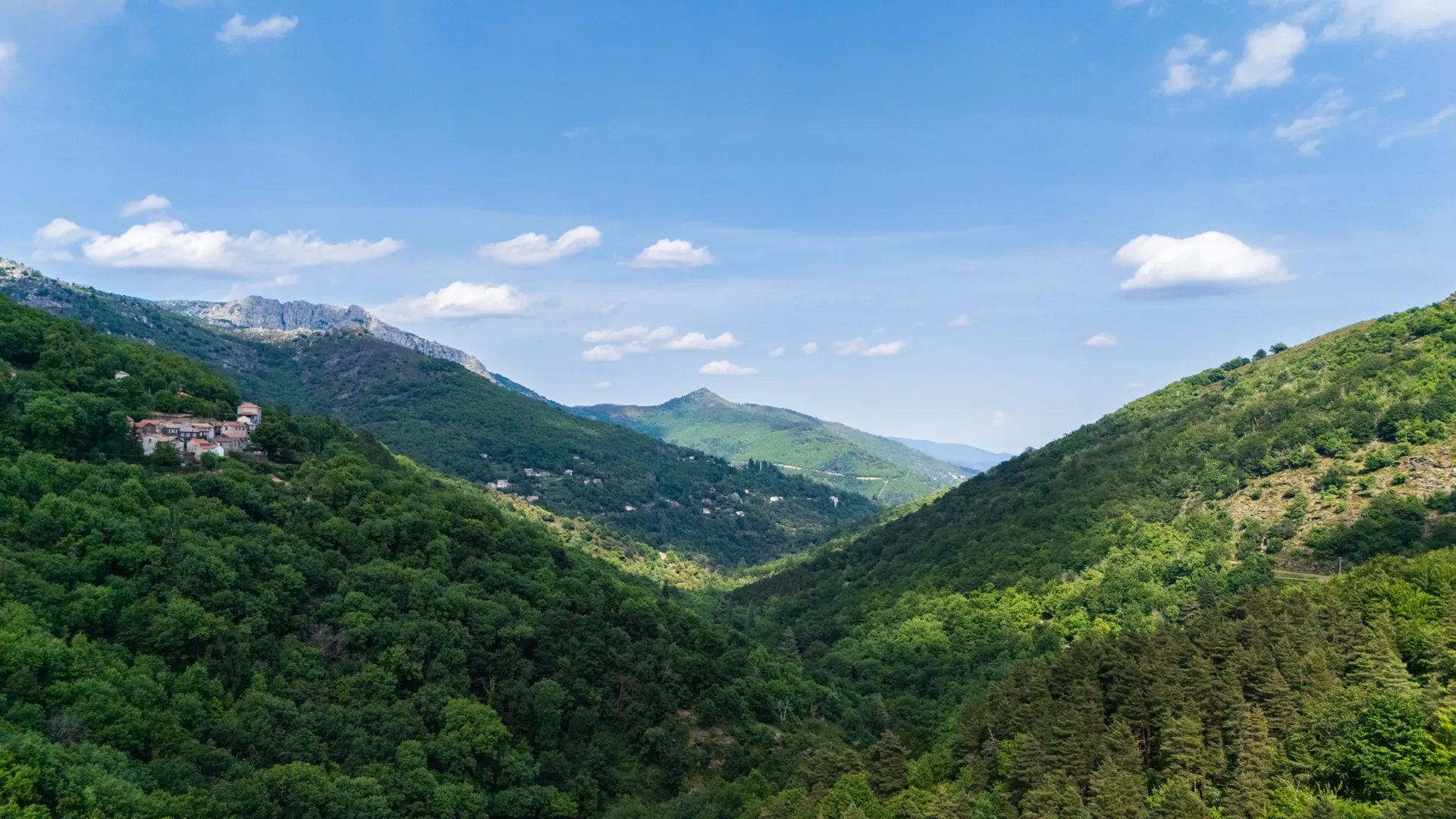Vallée des Cévennes et montagne privée, Wake Up Village